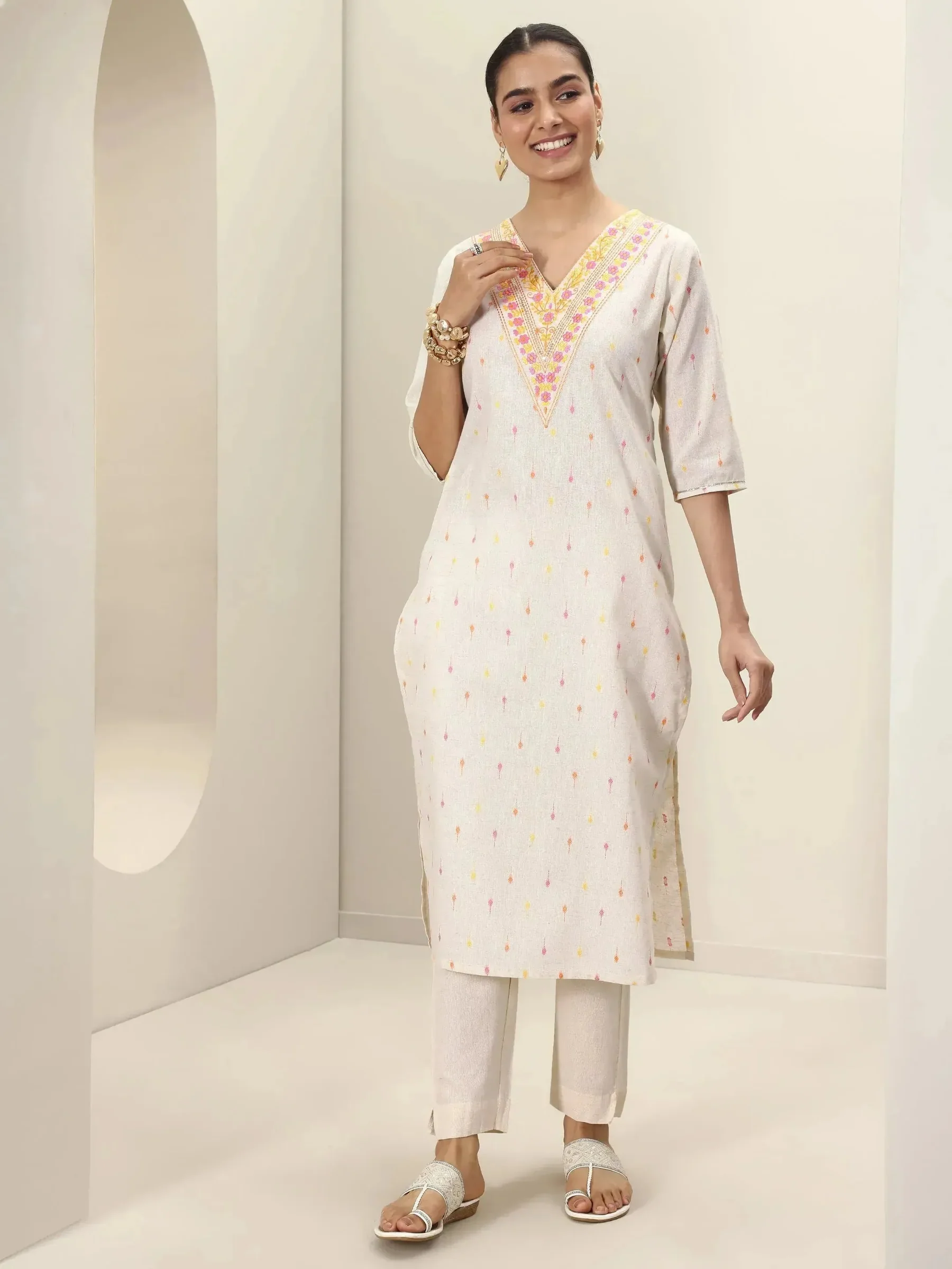 29470O_1_main_c79ca67a-d52d-438b-8aac-ad46bfcdfa2c.webp Off White Embroidered Cotton Straight Kurta - Image 1